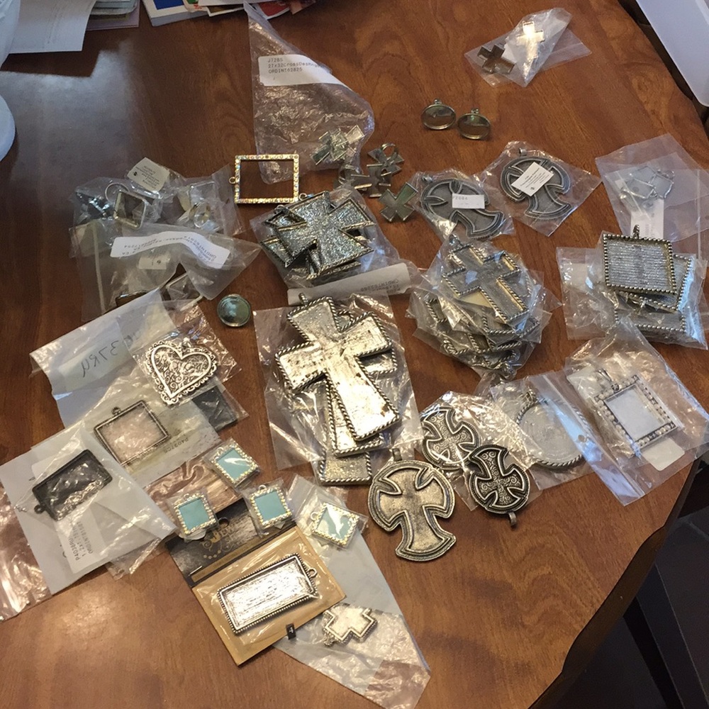 Crafts - Jewelry supplies - 76 pieces